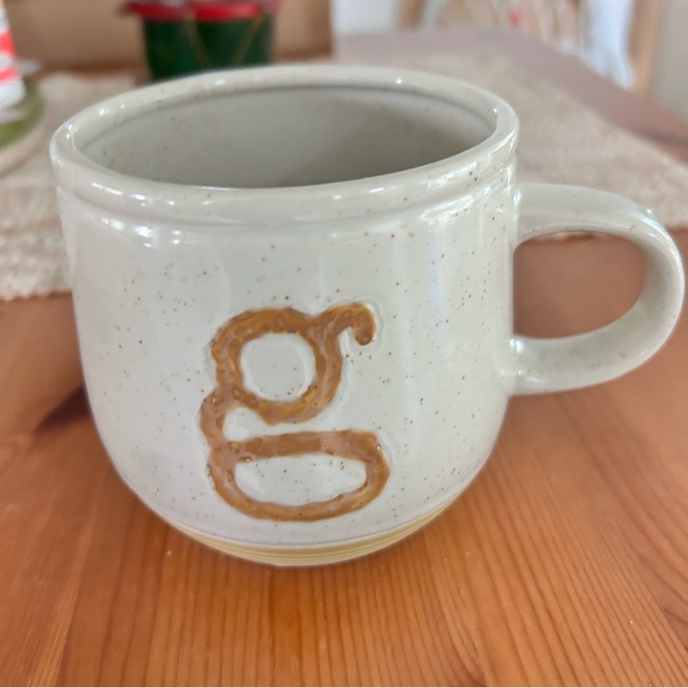 BEEHIVE Collection “g” Mug